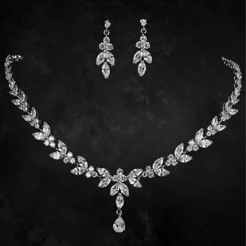 Timeless Women’s Necklace & Earrings Set – Diamond-Like Cubic Zirconia