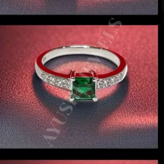 Women's Ring in 925 Sterling Silver with CZ Diamond – Classic Design