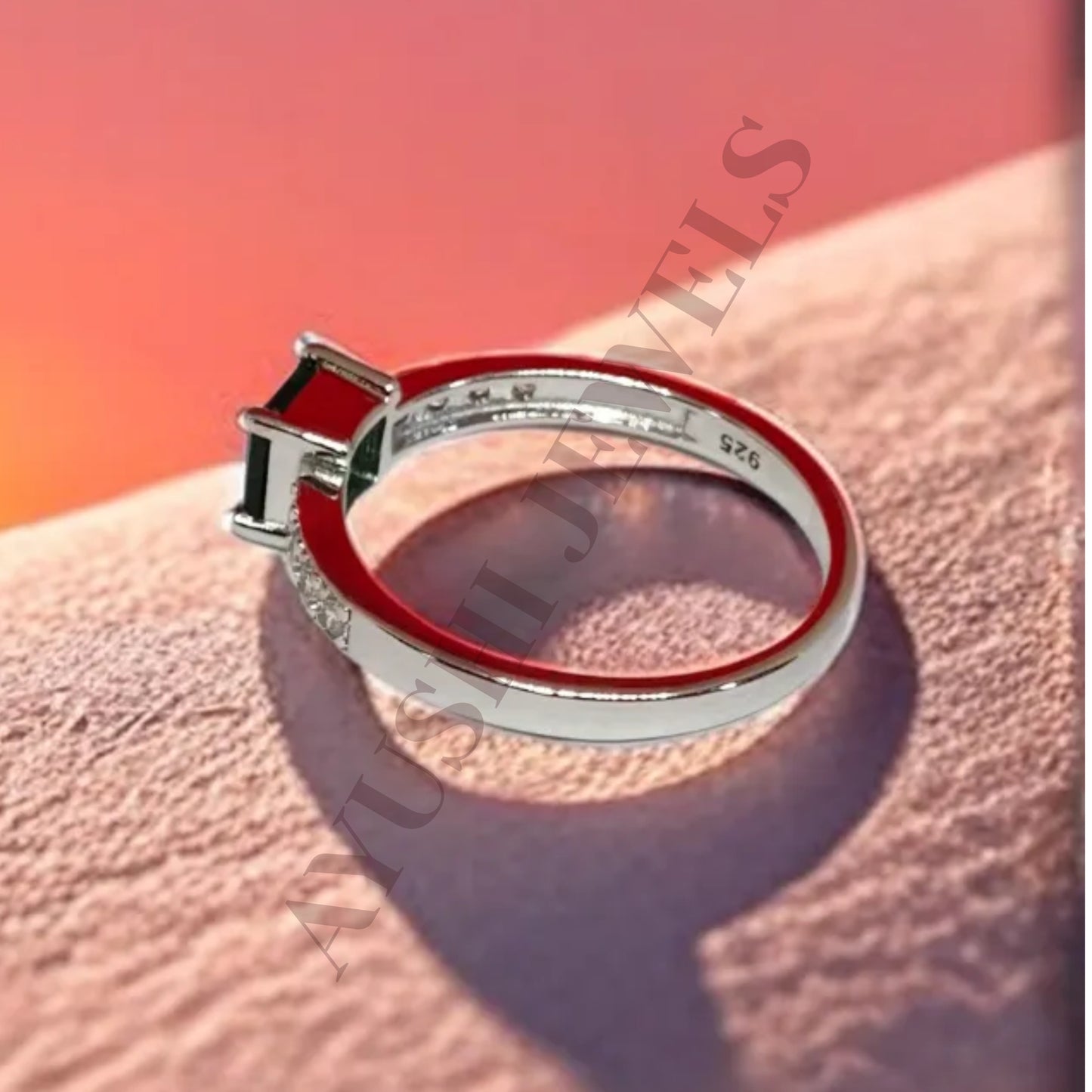 Women's Ring in 925 Sterling Silver with CZ Diamond – Classic Design