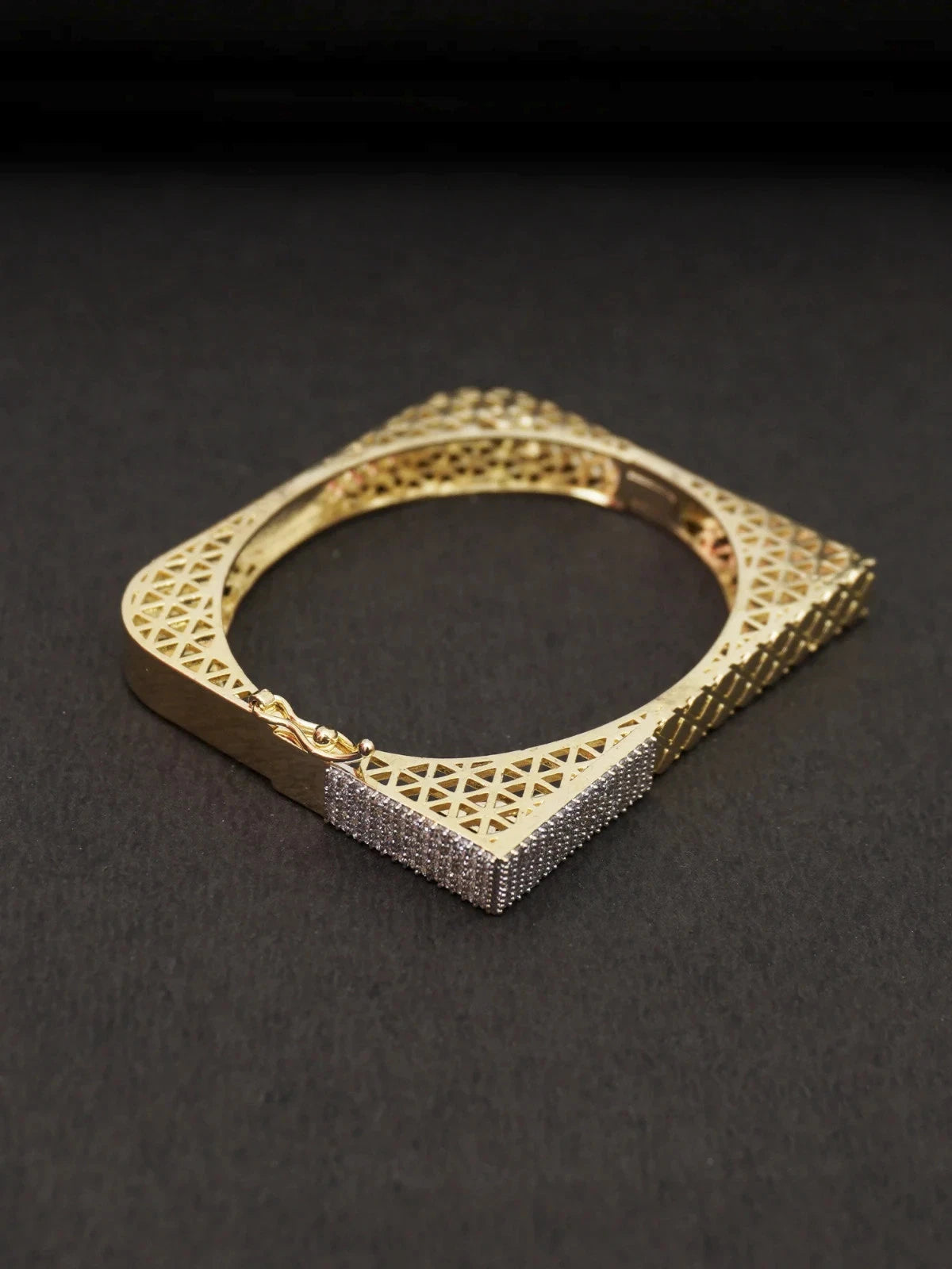 Elegant Women's 925 Sterling Silver Bracelet with Cubic Zirconia Plating