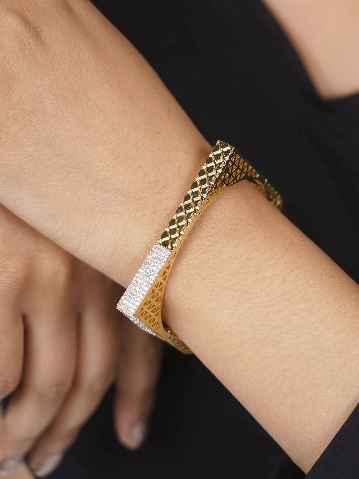 Elegant Women's 925 Sterling Silver Bracelet with Cubic Zirconia Plating